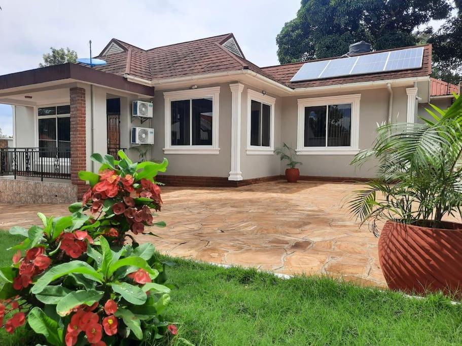 Ellyz Home Stay Moshi Exterior photo