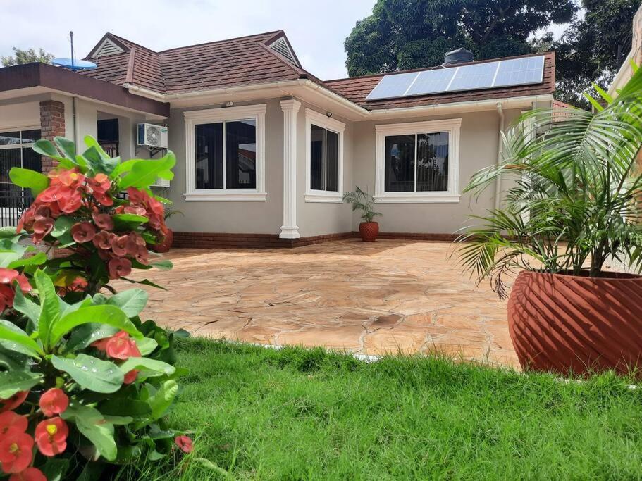 Ellyz Home Stay Moshi Exterior photo