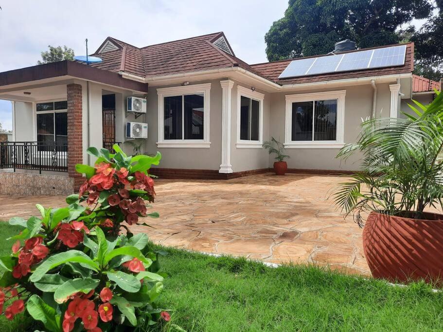 Ellyz Home Stay Moshi Exterior photo