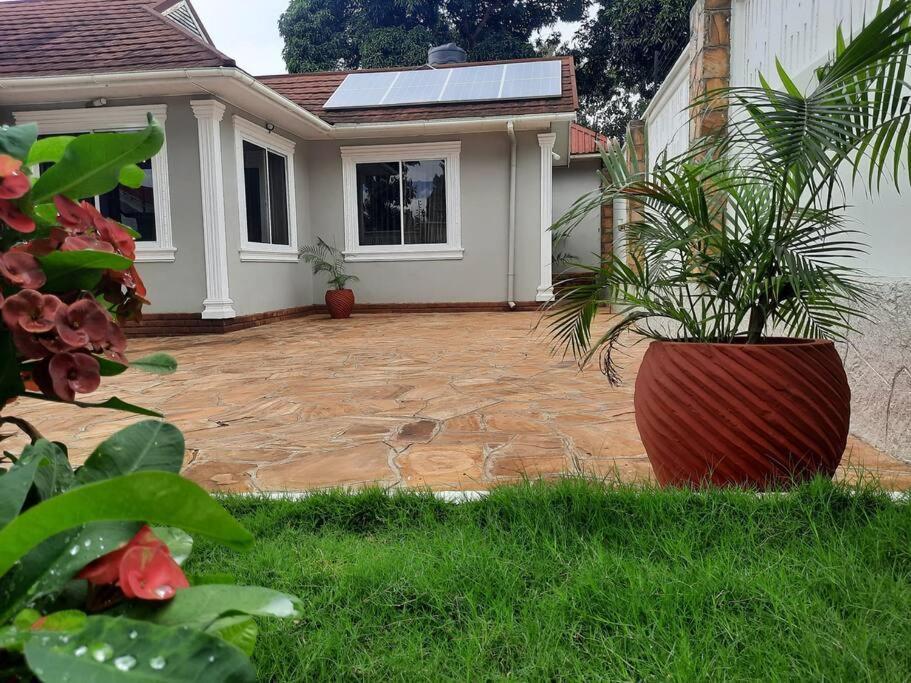 Ellyz Home Stay Moshi Exterior photo
